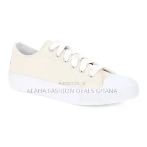 No Boundaries Women's Classic Lace-Up Sneakers