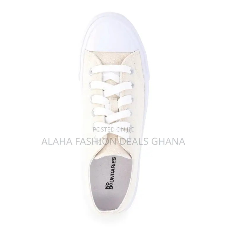 No Boundaries Women's Classic Lace-Up Sneakers