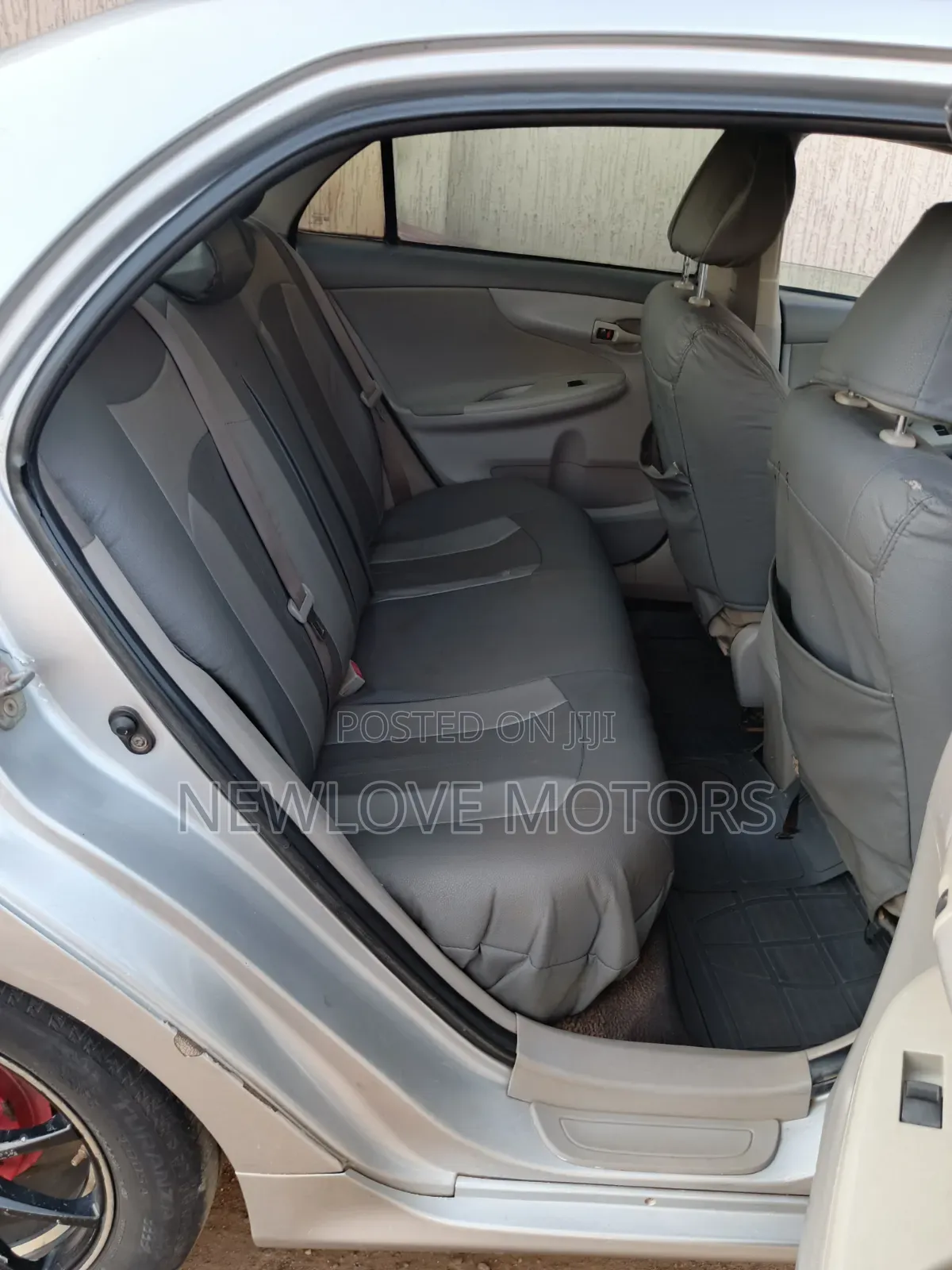 Toyota Corolla LE 4dr Sedan (1.8L 4cyl 4A) 2011 Silver