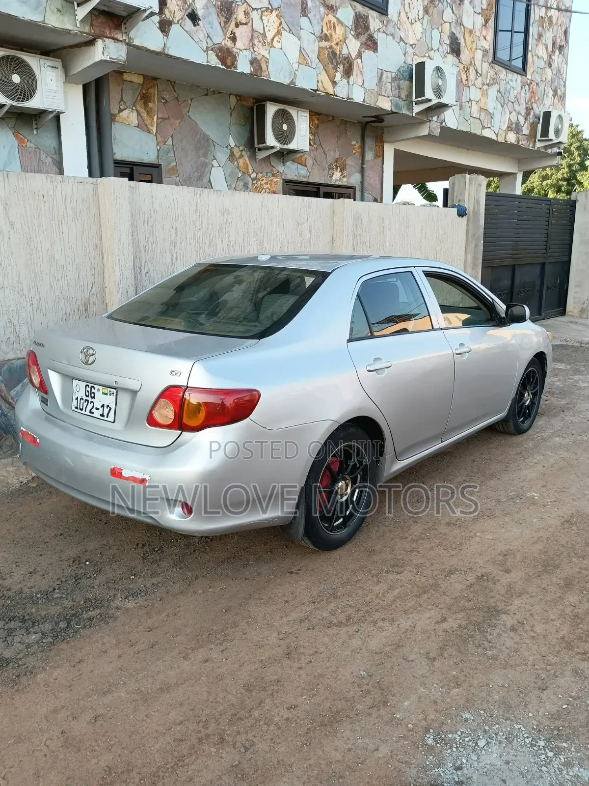 Toyota Corolla LE 4dr Sedan (1.8L 4cyl 4A) 2011 Silver