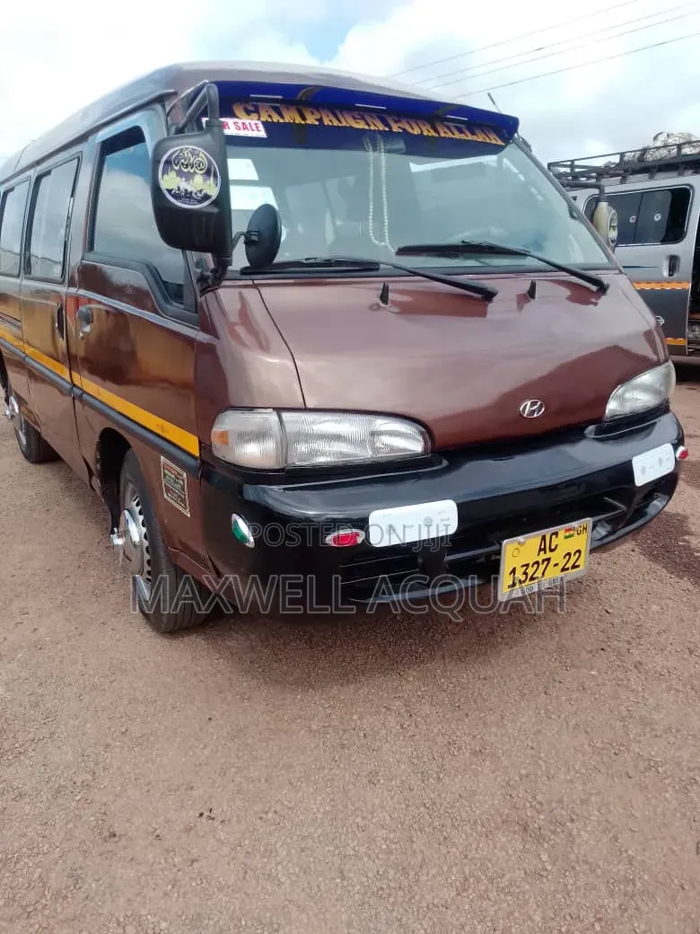 Hyundai H200 1999 Brown