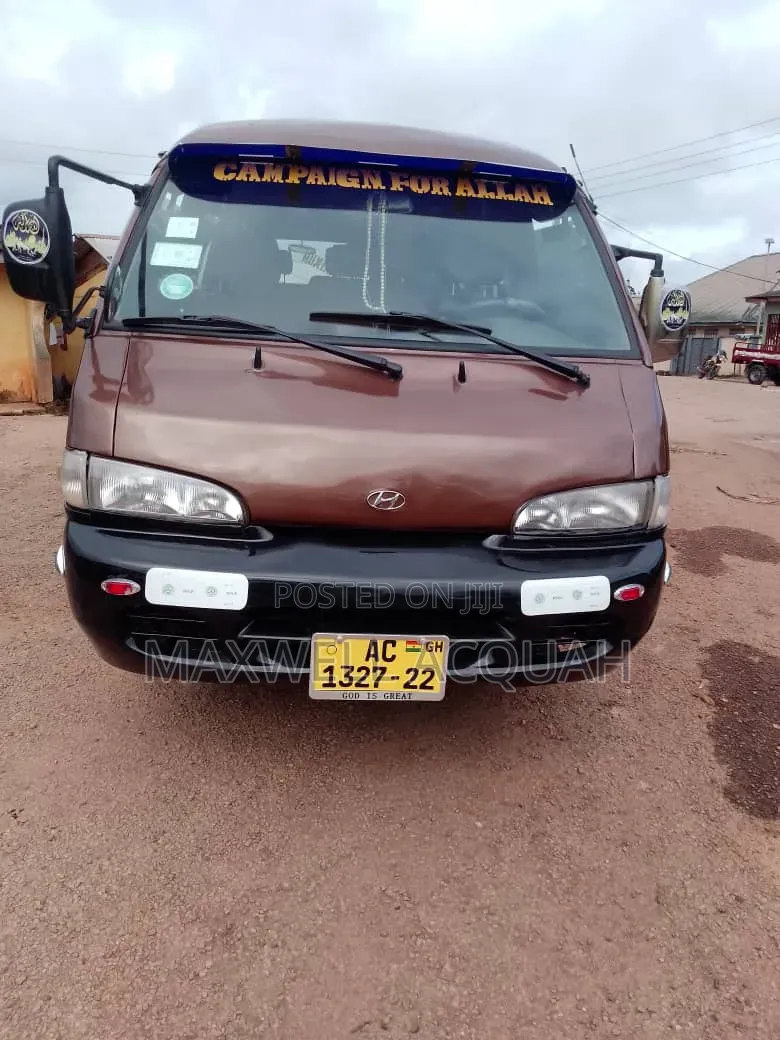 Hyundai H200 1999 Brown