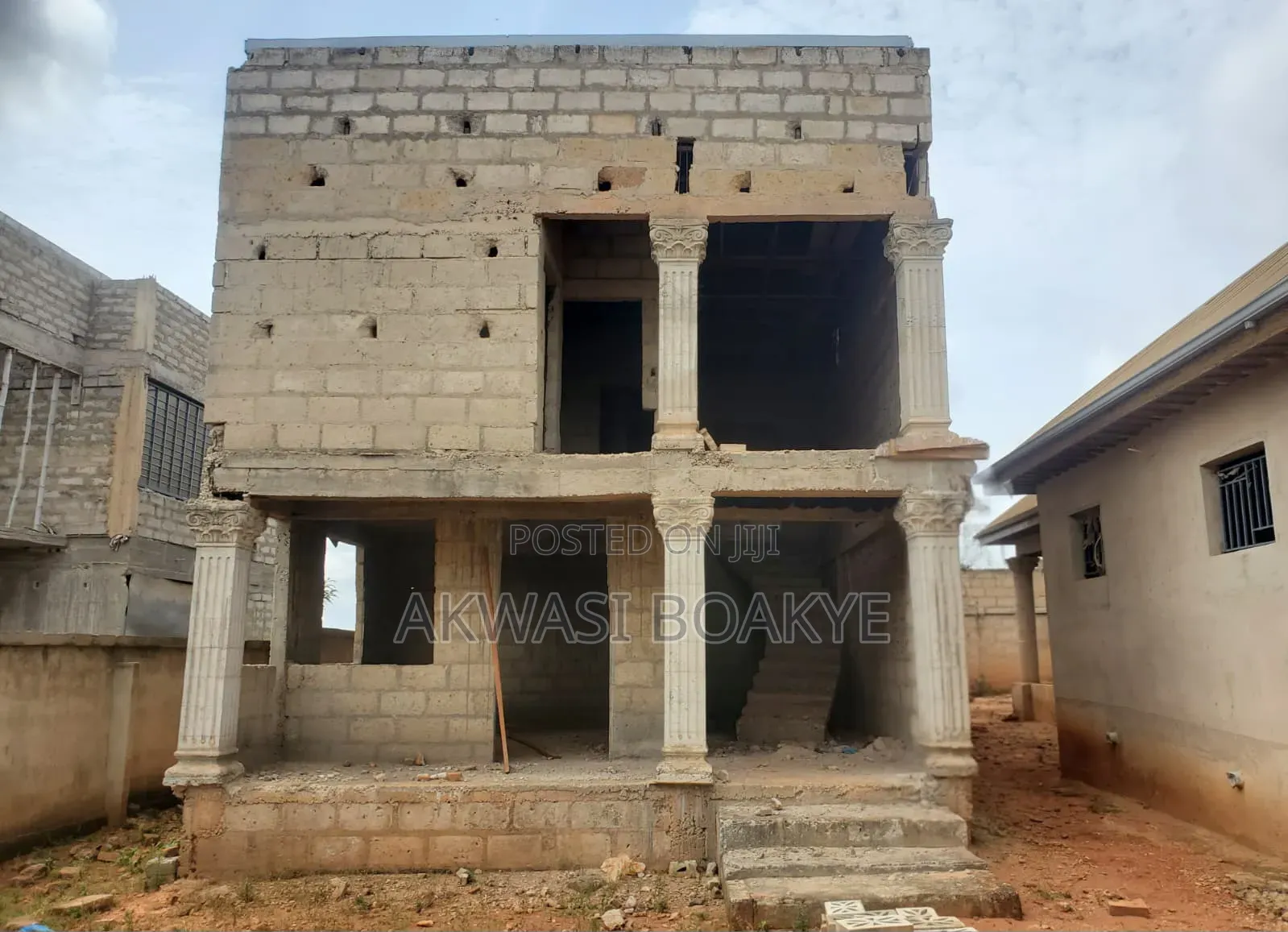 14bdrm Block of Flats in Yabi, Kumasi Metropolitan for sale