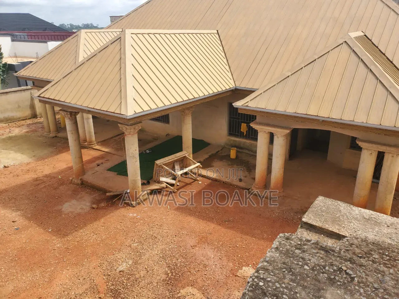 14bdrm Block of Flats in Yabi, Kumasi Metropolitan for sale
