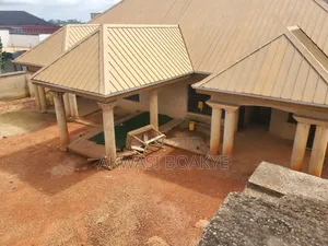 14bdrm Block of Flats in Yabi, Kumasi Metropolitan for sale