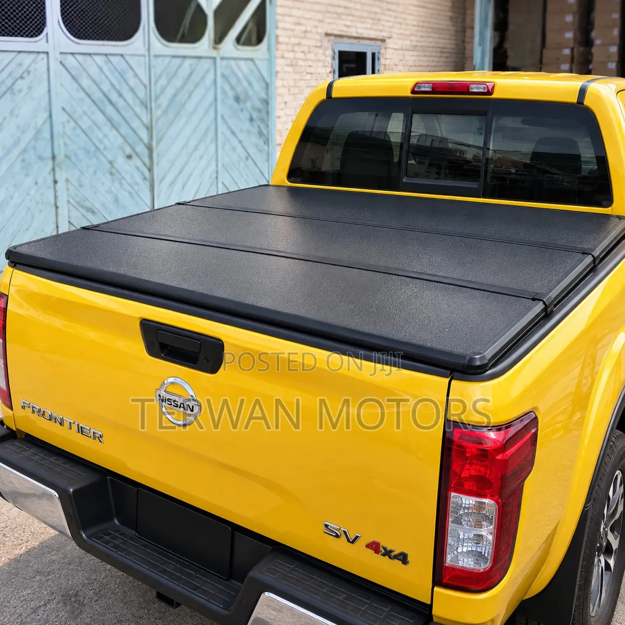 New Hard Tri-Fold Pickup Truck Bed Cover for Nissan Navara / Frontier