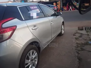 Toyota Yaris 2016 Gray