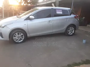 Toyota Yaris 2016 Gray