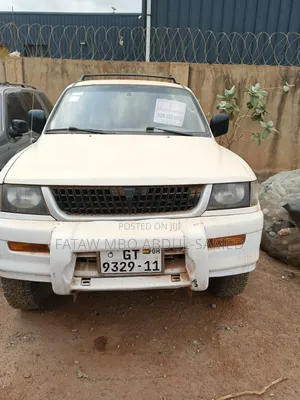 Mitsubishi Montero Sport 2012 White