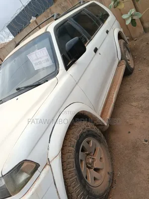 Mitsubishi Montero Sport 2012 White