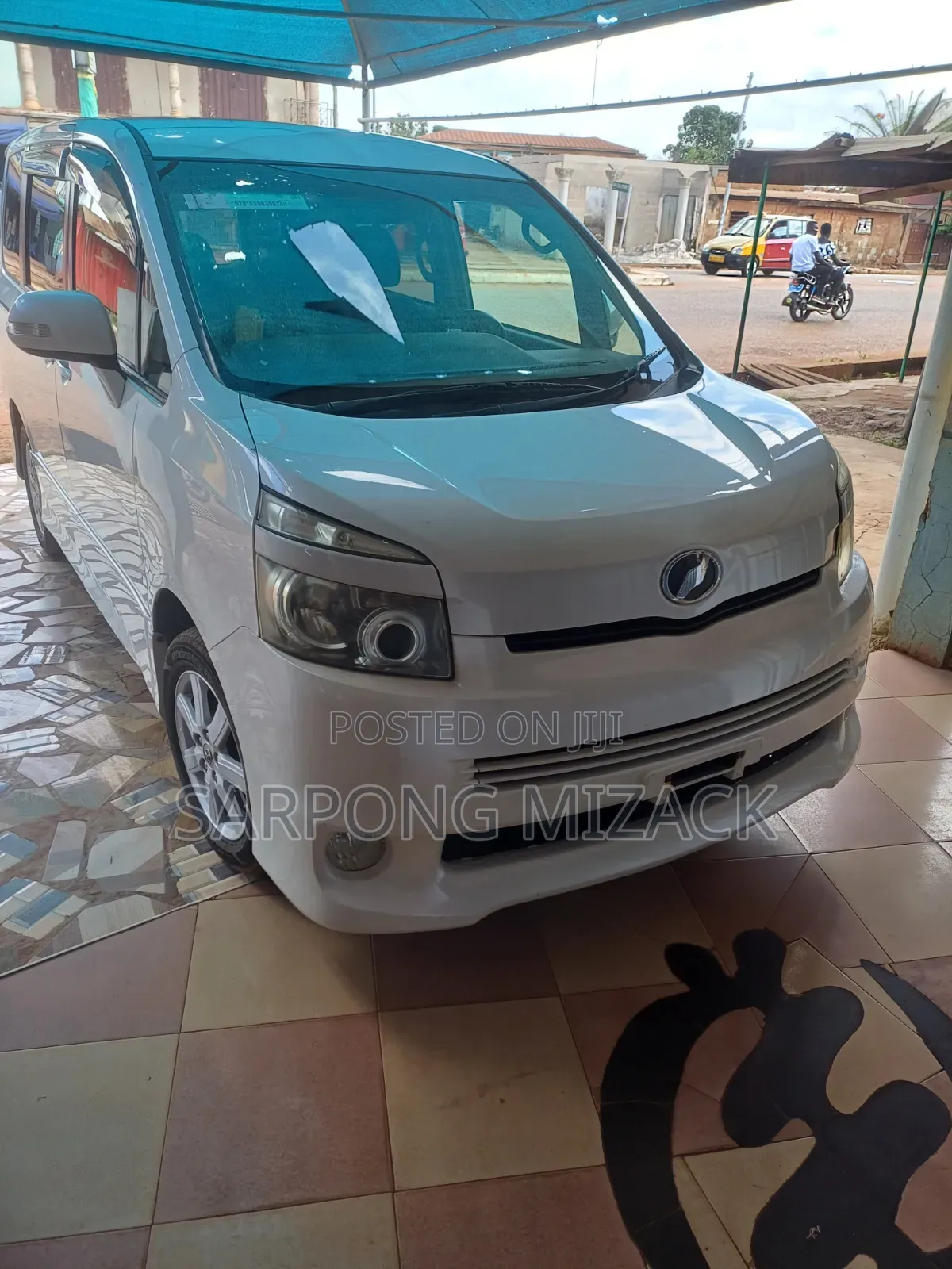 Toyota Voxy 2008 White