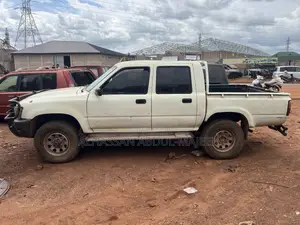 Toyota Hilux 1985 White