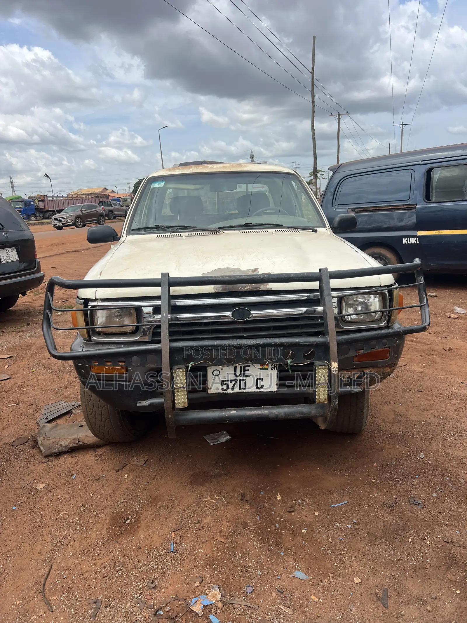 Toyota Hilux 1985 White