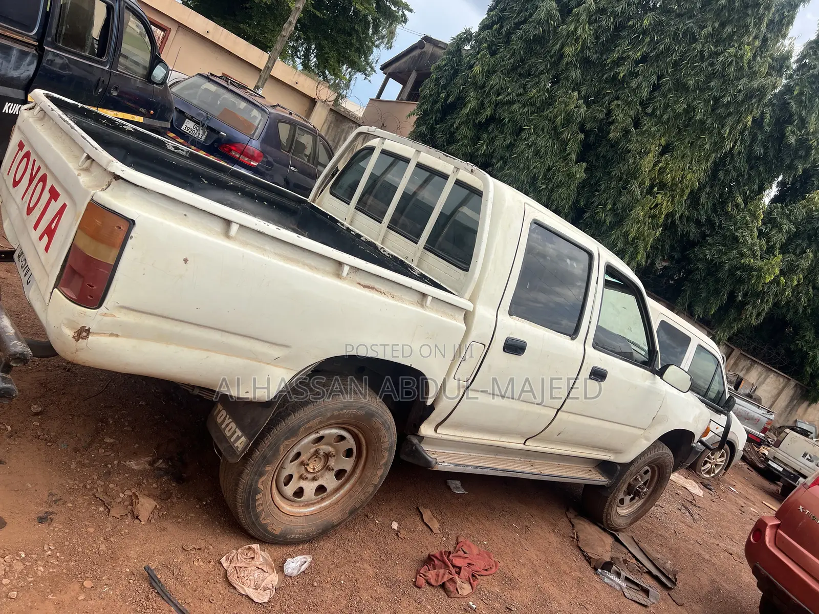 Toyota Hilux 1985 White