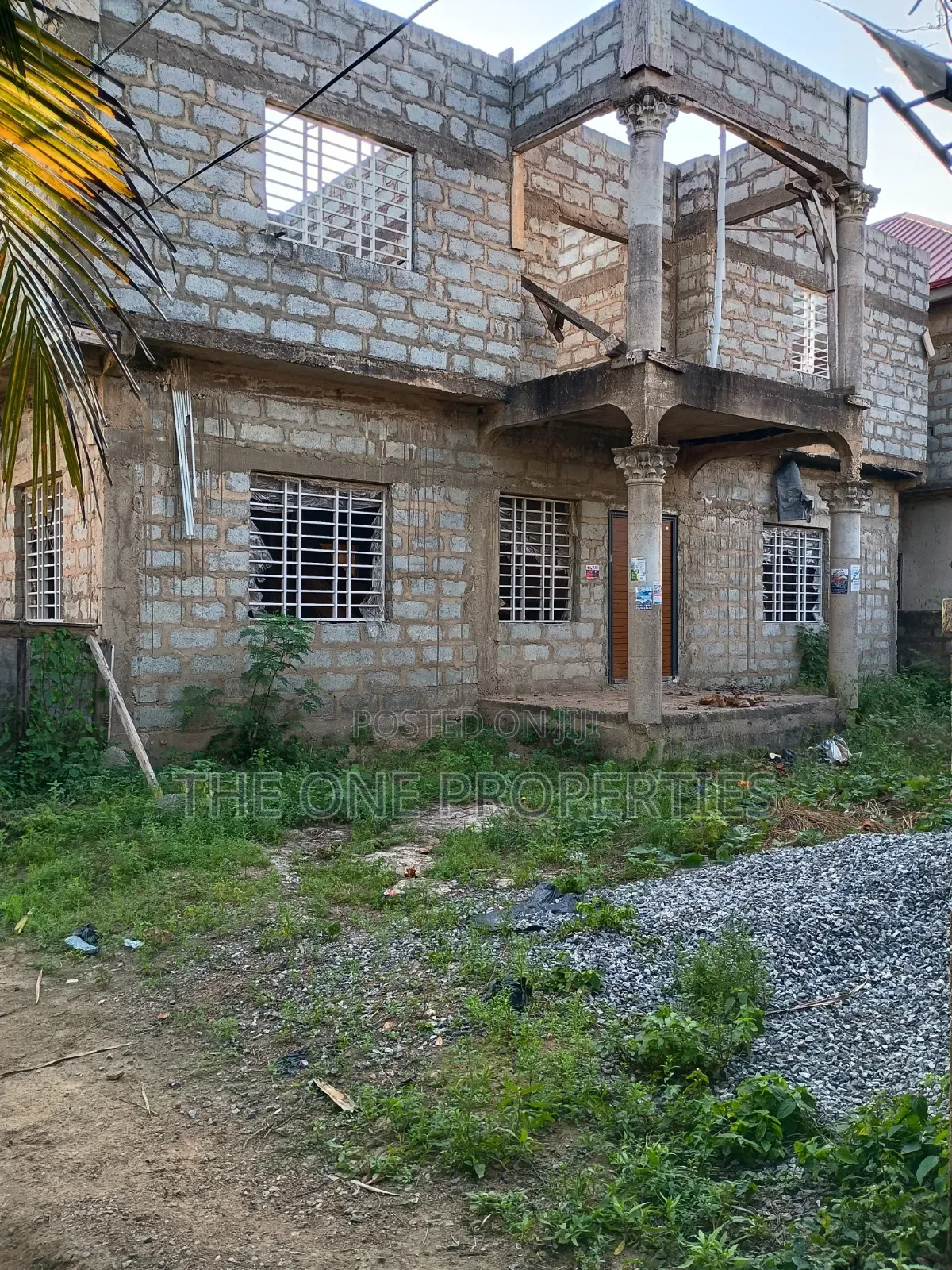 7bdrm Mansion in Kotoku Market Area, Amasaman for Sale