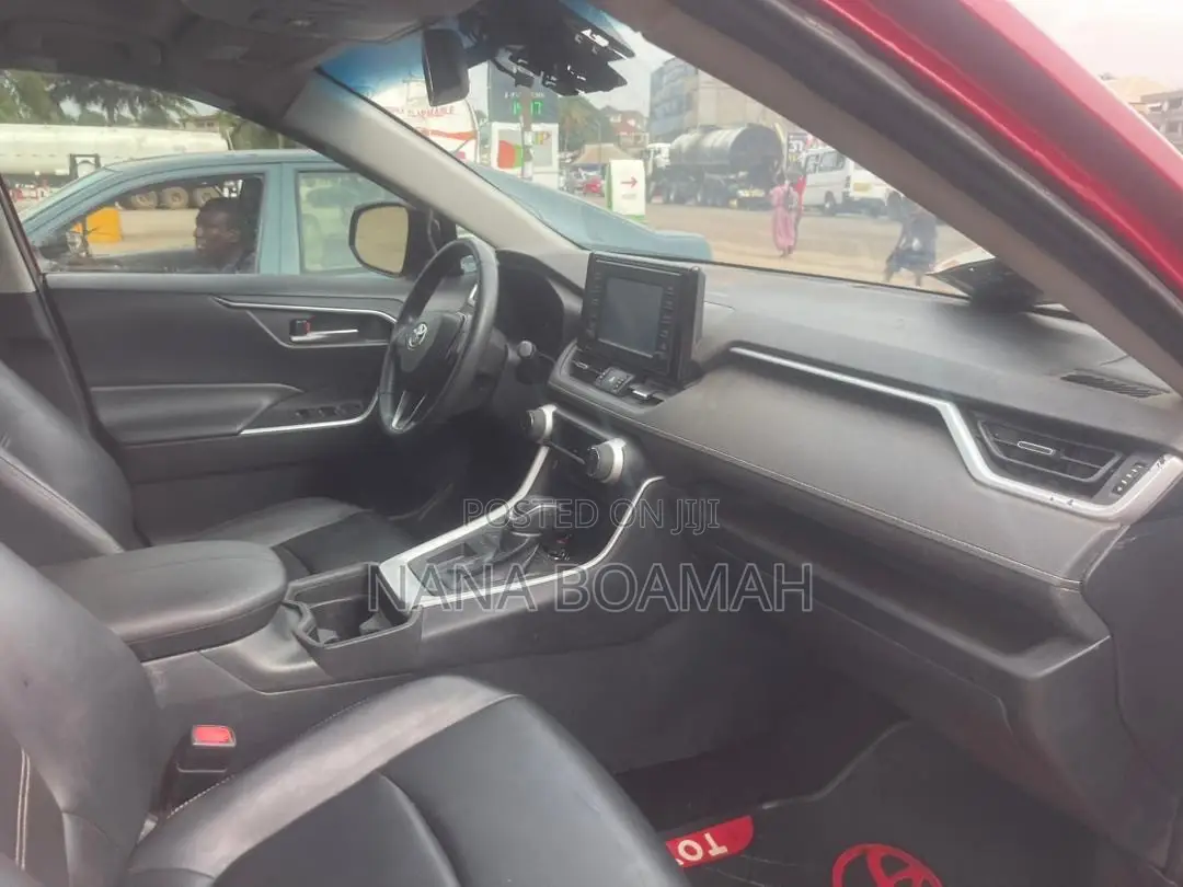 Toyota RAV4 2021 Red