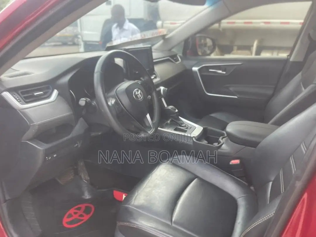 Toyota RAV4 2021 Red