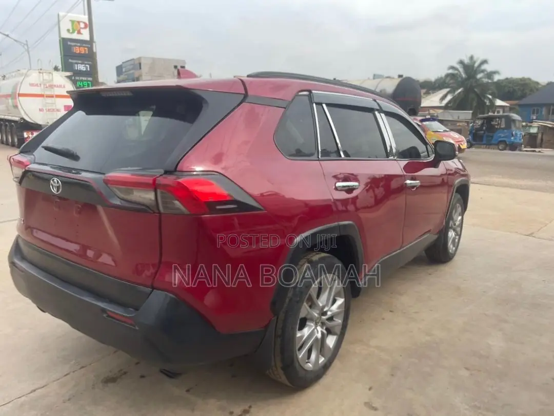 Toyota RAV4 2021 Red