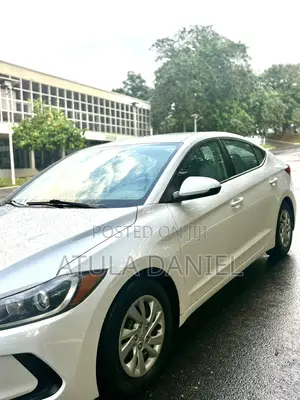 Hyundai Elantra SE Sedan FWD (2.0L 4cyl 6M) 2017 White