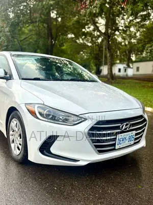 Hyundai Elantra SE Sedan FWD (2.0L 4cyl 6M) 2017 White