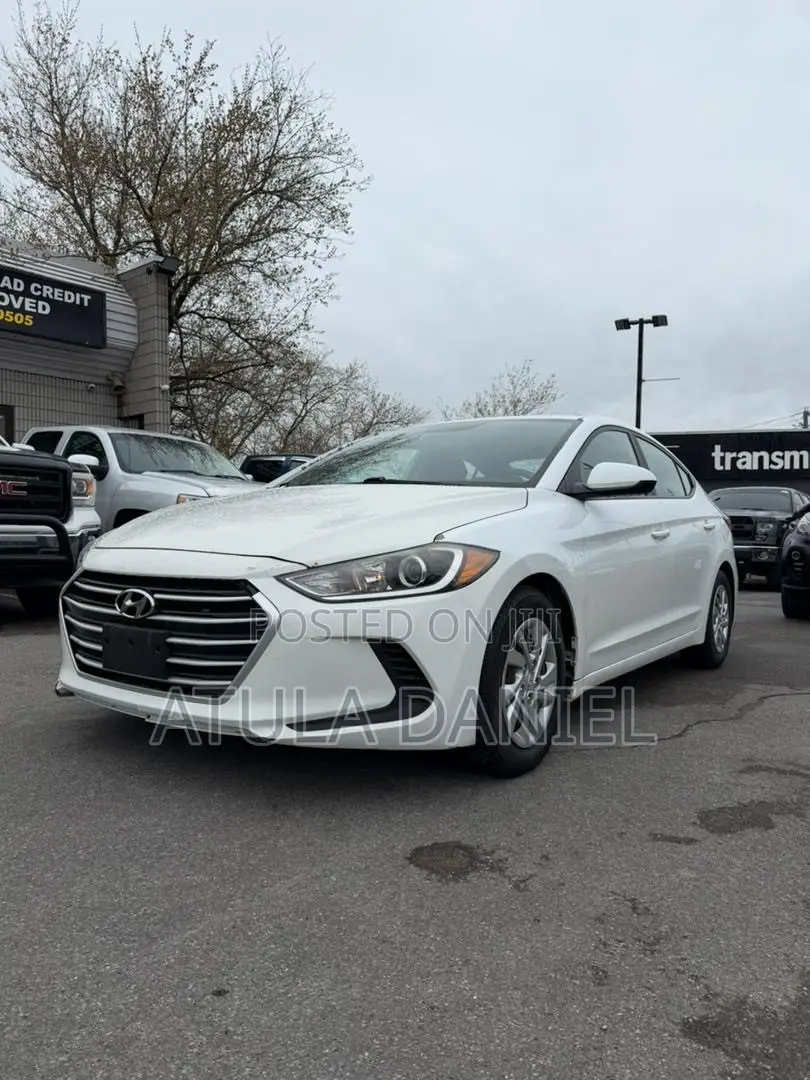 Hyundai Elantra SE Sedan FWD (2.0L 4cyl 6M) 2017 White