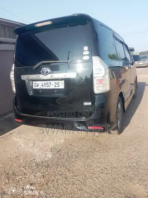 Toyota Voxy 2010 Black