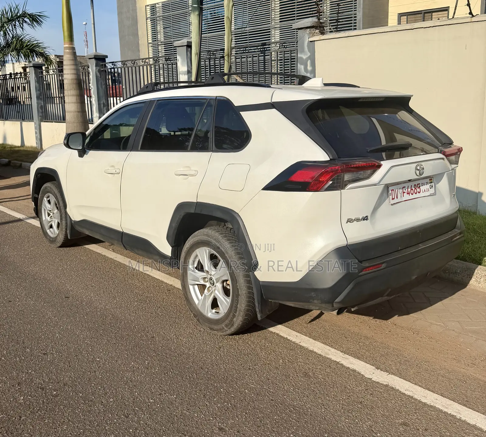 Toyota RAV4 2021 White