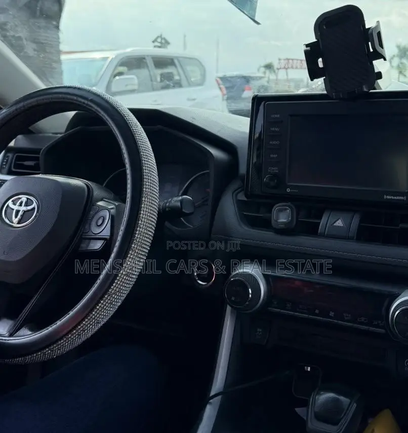 Toyota RAV4 2021 White