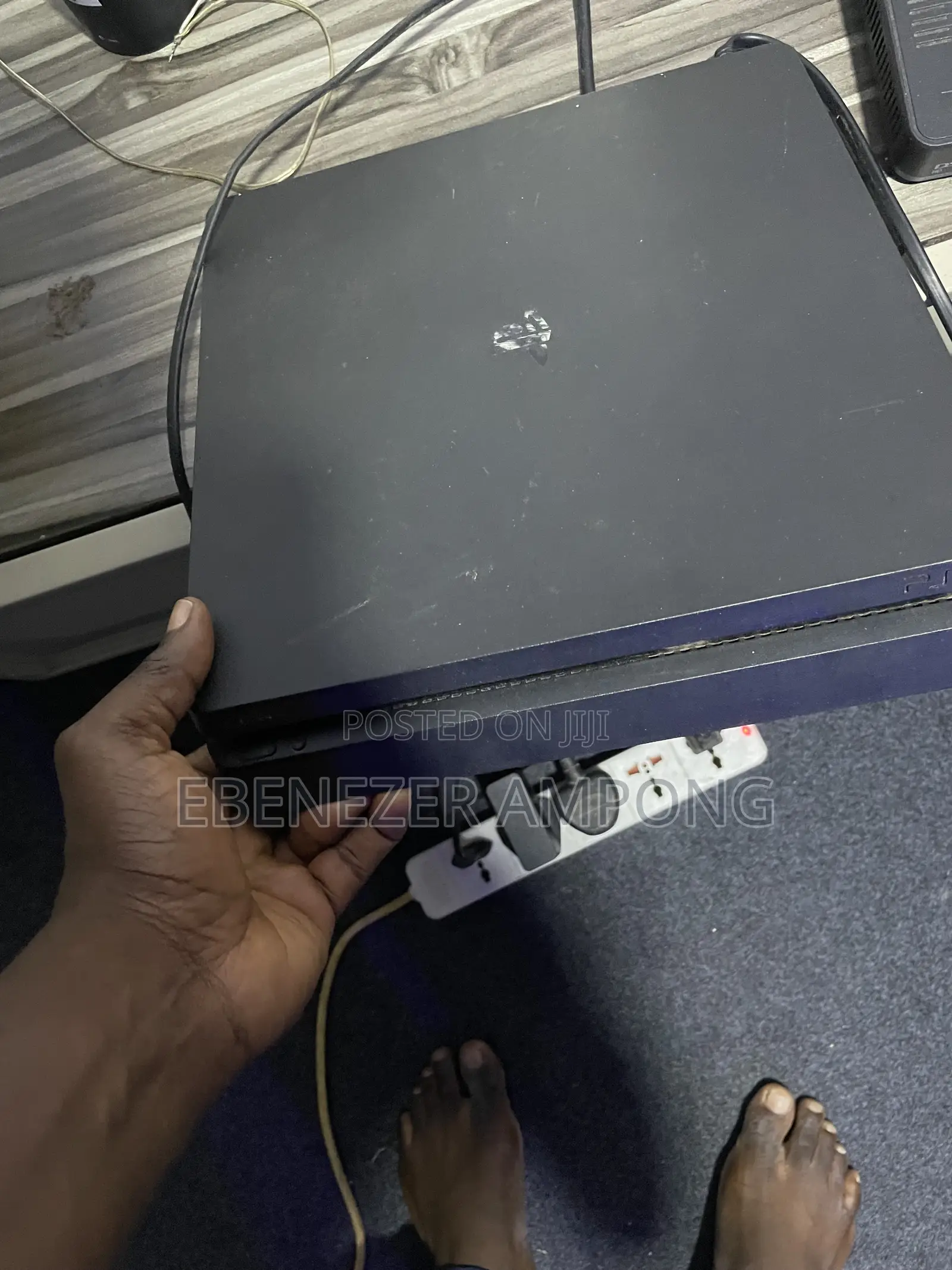 PS4 Slim With 2controllers and 5games