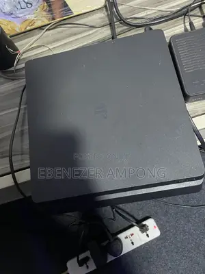 PS4 Slim With 2controllers and 5games