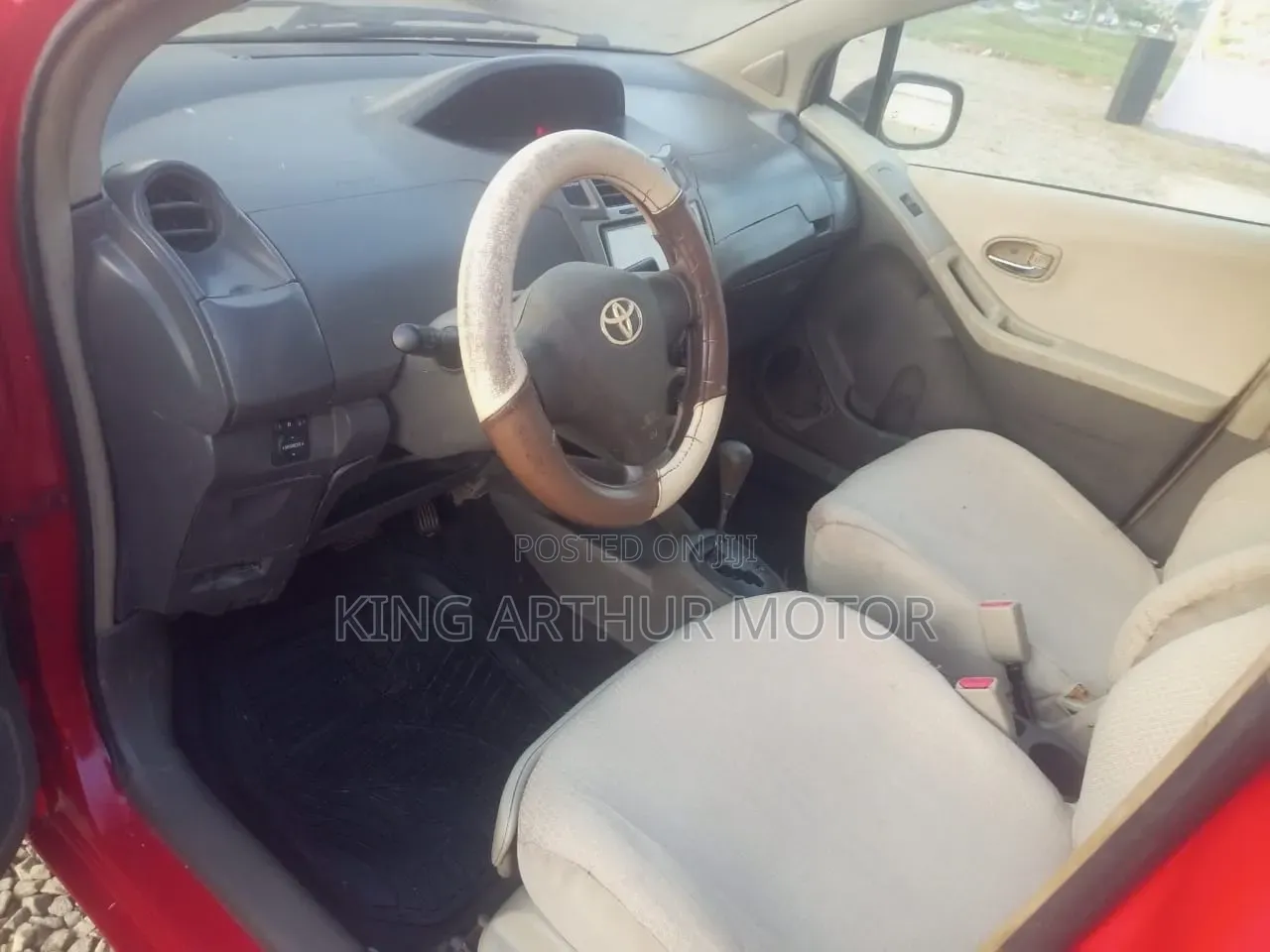 Toyota Vitz 2010 Red