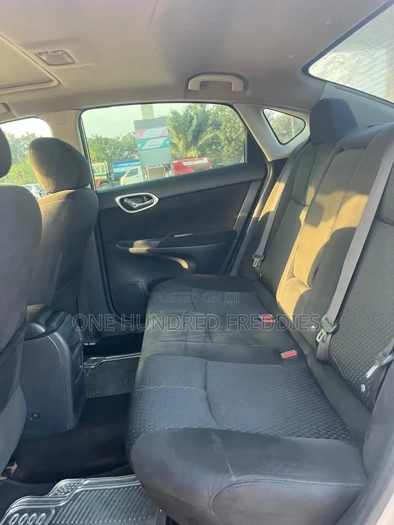 Nissan Sentra S 4dr Sedan (1.8L 4cyl 6M) 2014 Silver