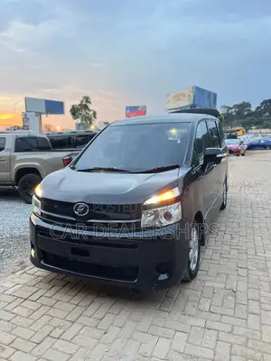Toyota Voxy 2013 Black