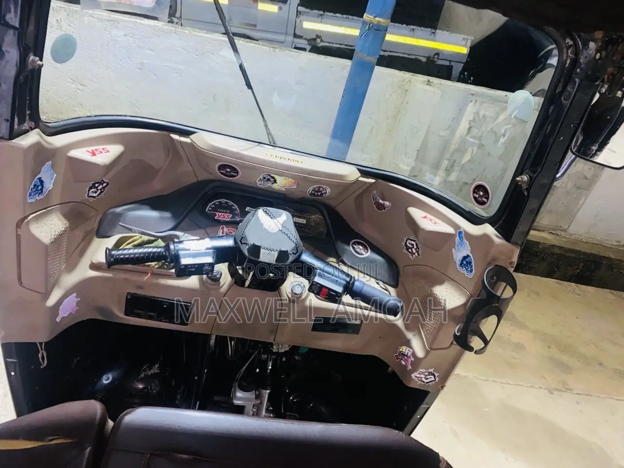 Bajaj RE 2025 Black