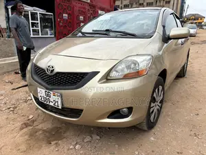Toyota Yaris Base Sedan 4dr 2010 Ivory