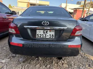Toyota Yaris Base Sedan 4dr 2010 Gray