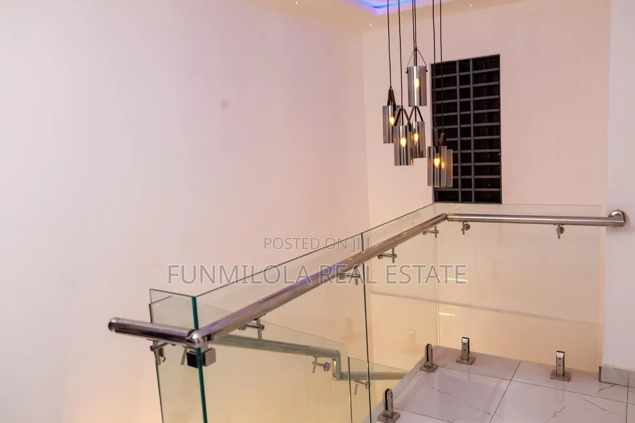 4bdrm Duplex in Tema Community 25 for sale