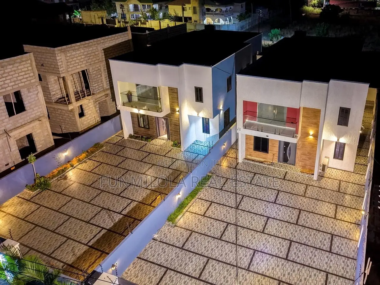 4bdrm Duplex in Tema Community 25 for sale