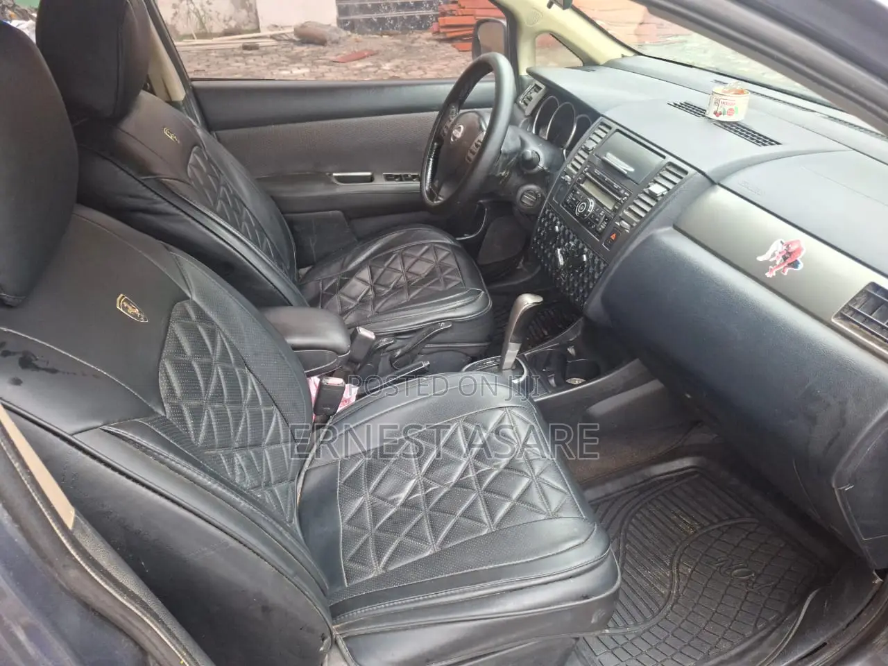 Nissan Versa 1.8 S Hatchback 2007 Gray