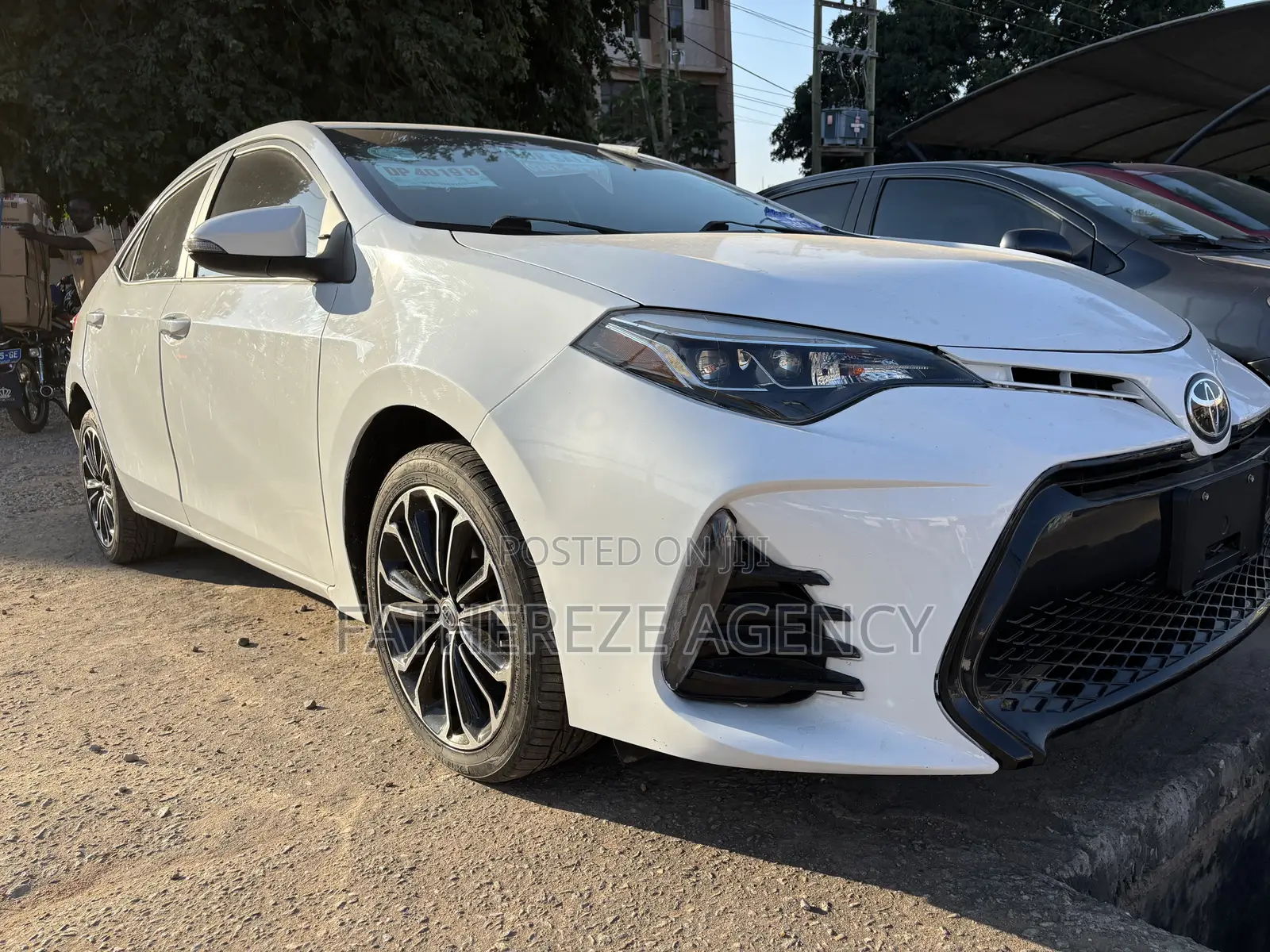 Toyota Corolla SE 4dr Sedan (1.8L 4cyl CVT) 2017 White
