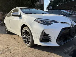 Toyota Corolla SE 4dr Sedan (1.8L 4cyl CVT) 2017 White