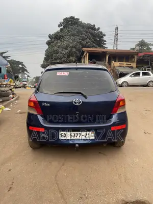 Toyota Vitz 2010 Blue