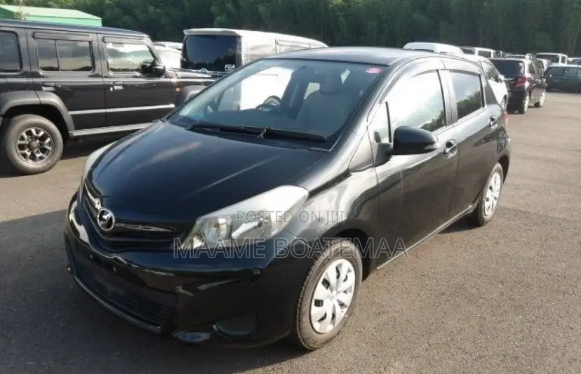 Toyota Vitz 1.3 FWD 5dr 2013 Gray