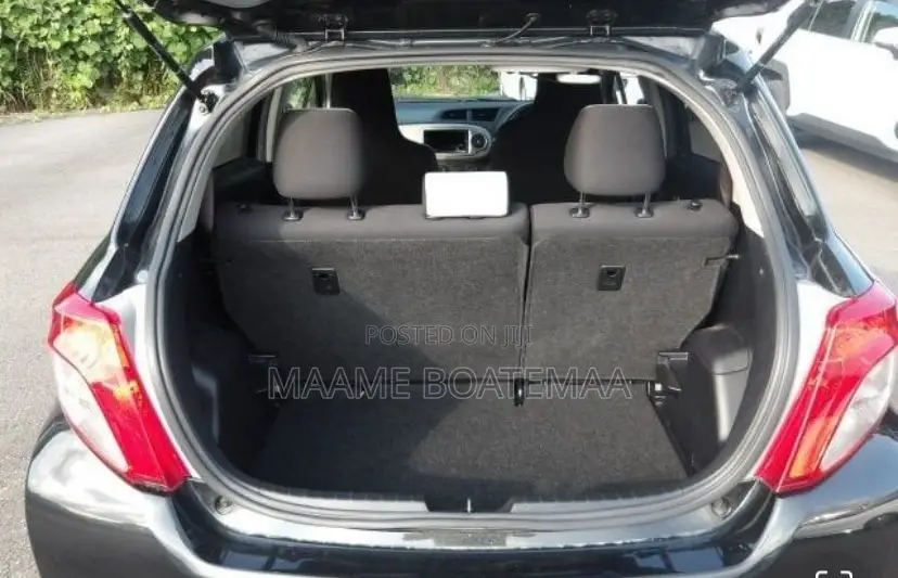 Toyota Vitz 1.3 FWD 5dr 2013 Gray