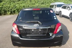 Toyota Vitz 1.3 FWD 5dr 2013 Gray