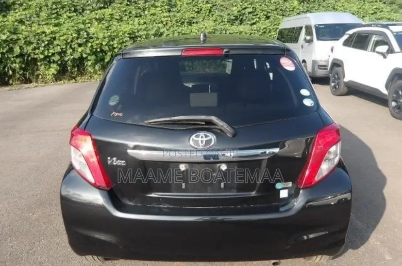 Toyota Vitz 1.3 FWD 5dr 2013 Gray