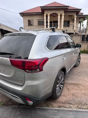 Mitsubishi Outlander 2019 Silver