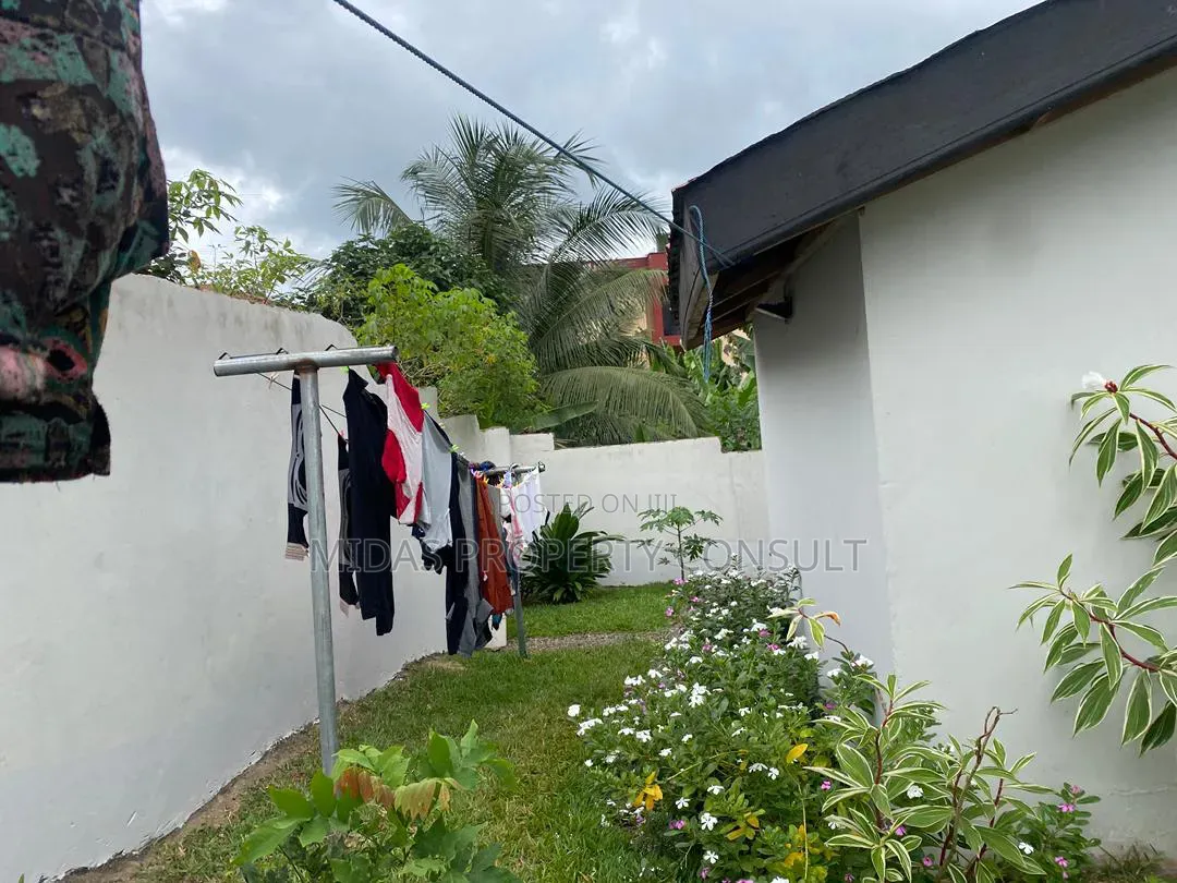 4bdrm House in Mampong, Aburi for sale