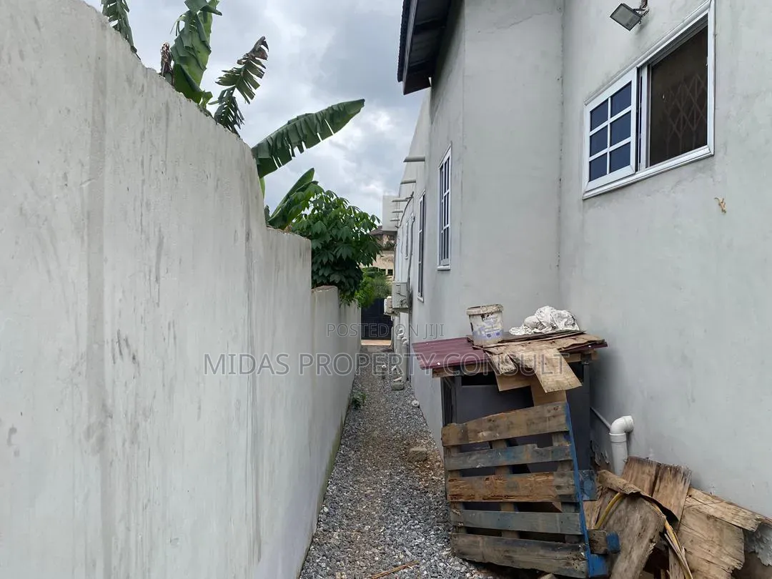 4bdrm House in Mampong, Aburi for sale