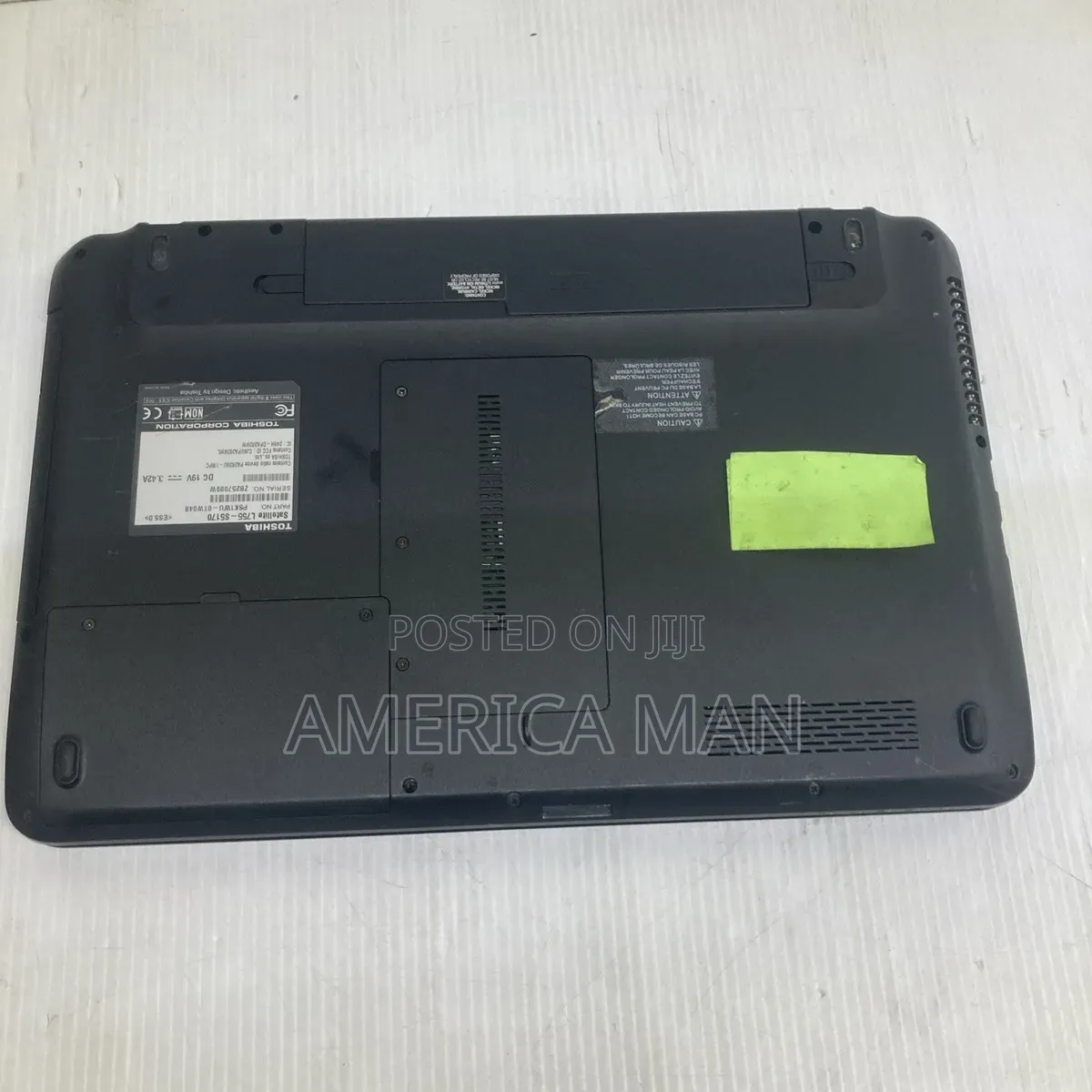 Laptop Toshiba Satellite L555 4GB Intel Core i5 HDD 320GB